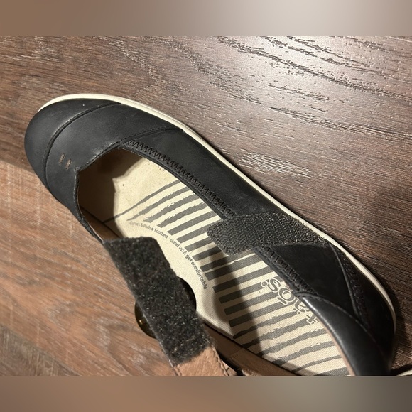 Taos leather mary jane sneaker flat. Size 8 - Picture 7 of 8